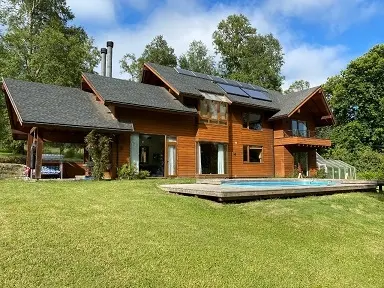 Casa de 280 m² en parcela de Alto Pinar, camino a Pucón