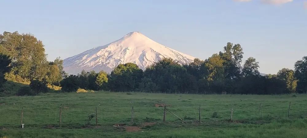 Parcela de 5.000 m² en Lomas de Los Guindos, Segunda Faja, con pozo profundo y luz subterránea