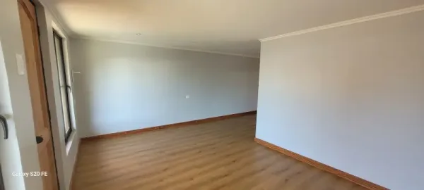 Casa remodelada con cabaña en sector residencial de Villarrica, con 3 dormitorios — foto 4/18