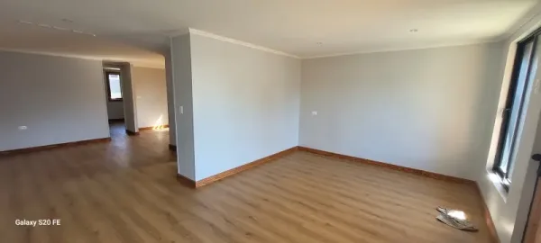 Casa remodelada con cabaña en sector residencial de Villarrica, con 3 dormitorios — foto 5/18