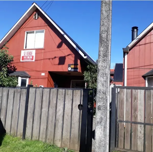 Casa de dos pisos en venta en Segunda Faja, Villarrica, con 3 dormitorios