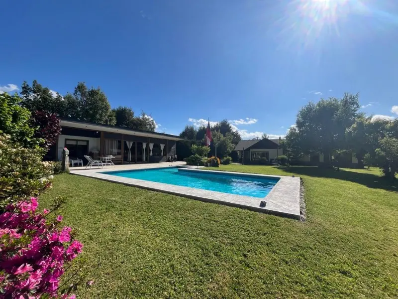 Casa en arriendo de 140 m² en Ñancul, Villarrica, con 3 dormitorios, quincho y piscina
