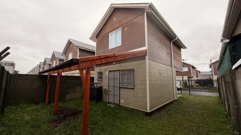 Casa amoblada en arriendo en Segunda Faja, Villarrica, con 3 dormitorios y patio