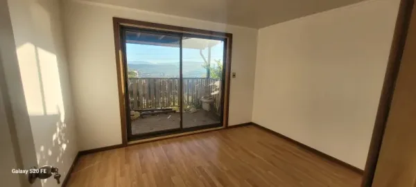 Casa remodelada de 4 dormitorios en Altos de Villarrica, con vista al lago — foto 4/13