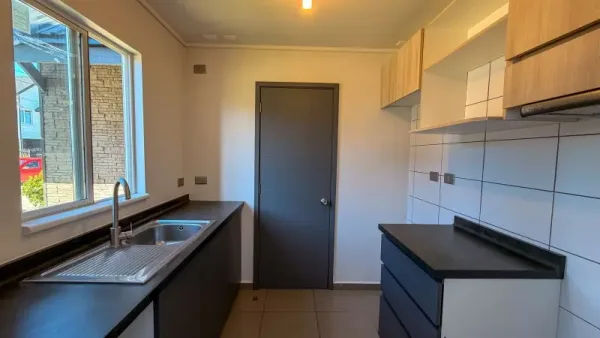 Casa seminueva en condominio Jardín Floresta, Villarrica: 3 dormitorios y 2 baños — foto 5/15
