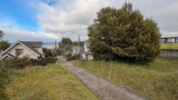 Sitio de 240 m² en Villa Portal del Sol, Panguipulli, a 1 km del centro y con vista al lago — foto 2/4