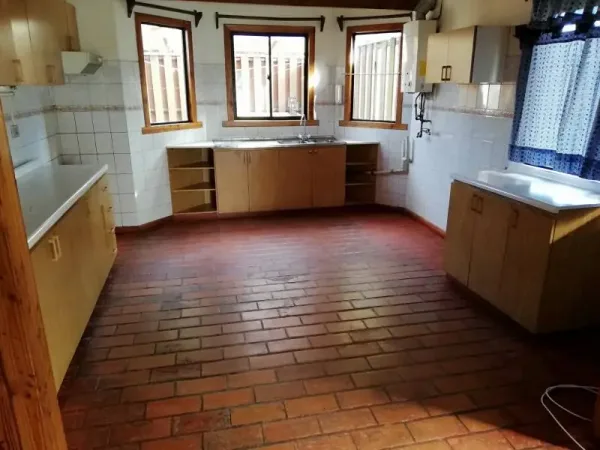 Casa de madera de dos pisos en arriendo, camino a Pedregoso, Villarrica — foto 3/8